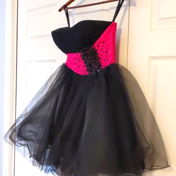Sherri Hill Dresses & Skirts - Sherri Hill Pagent Homecoming Prom cocktail dress size 4, jeweled black jewels